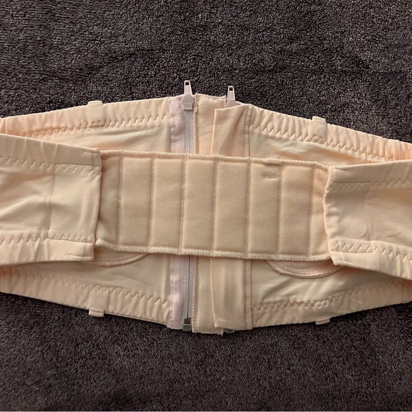 Soft Wishes strapless adjustable pumping bra - Picture 3 of 4